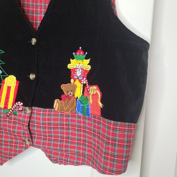 Vintage Velvet Tartan Plaid Embroidered Christmas Bear 80s 90s Vest - Picture 3 of 5